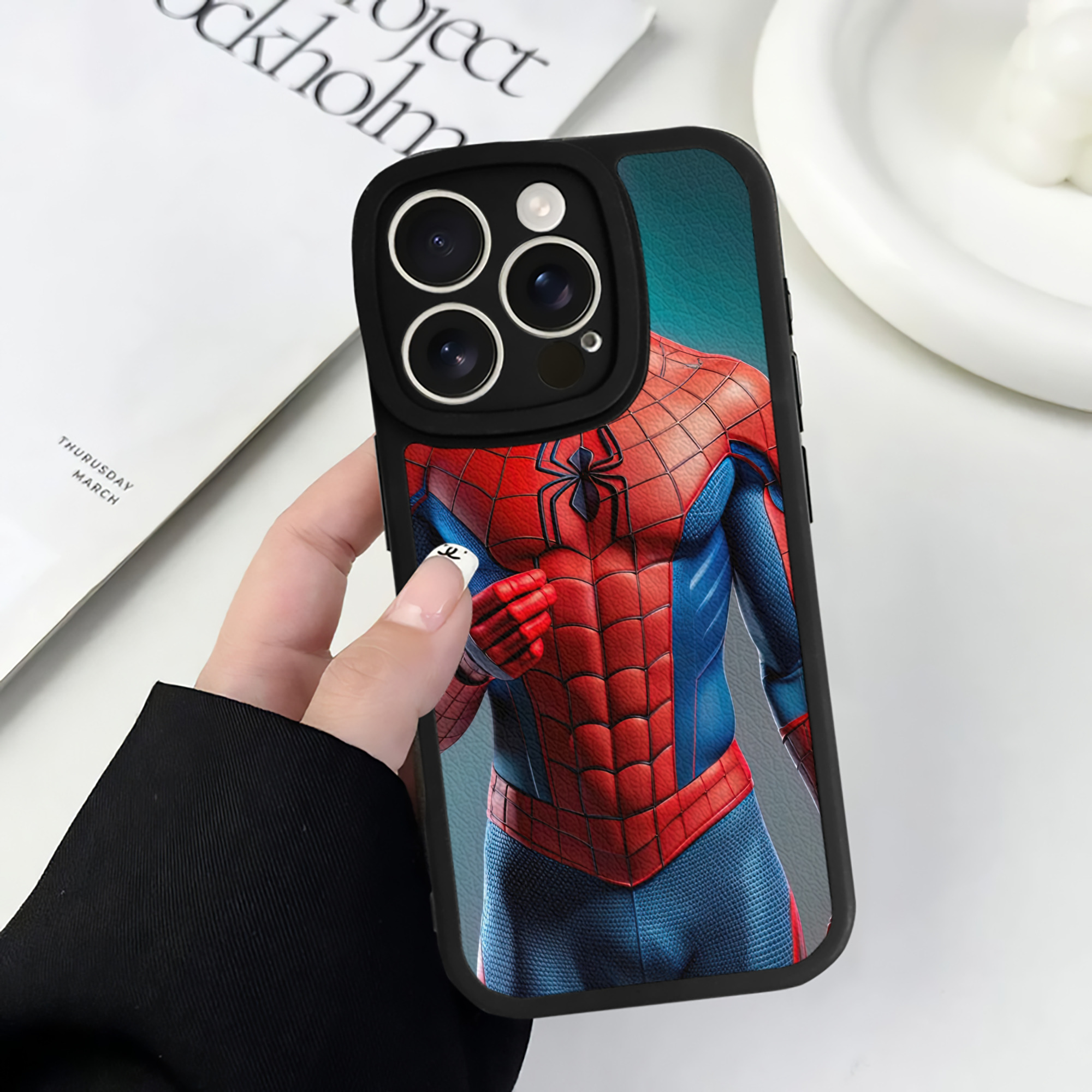 Spider Man スパイダーマン 【iPhone 16シリーズ対応】シリコンスマホケース（レザー調） 材質：シリコン